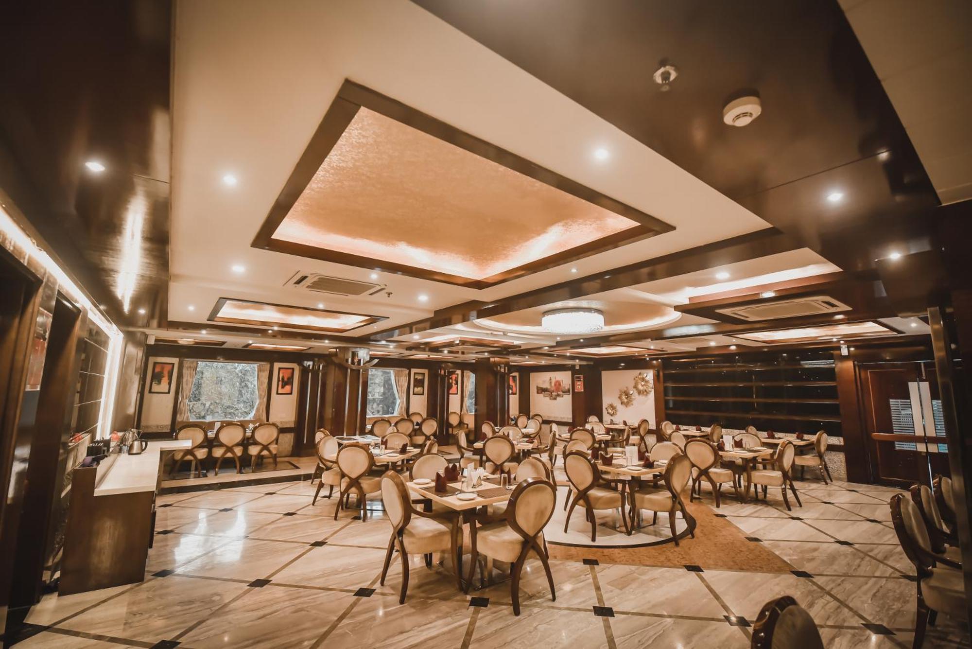 Konark Grand Hotel Mirzāpur Exterior foto