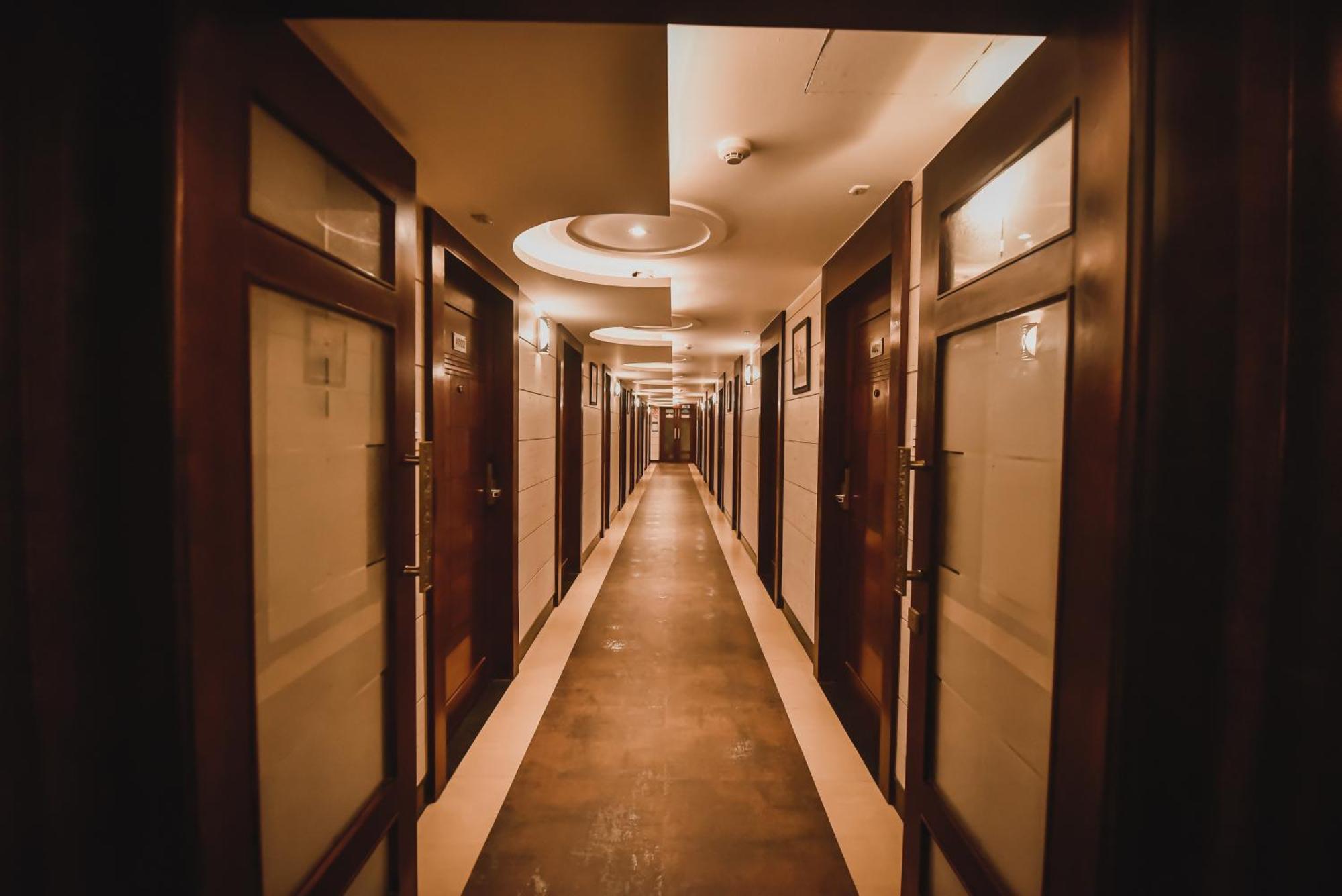 Konark Grand Hotel Mirzāpur Exterior foto