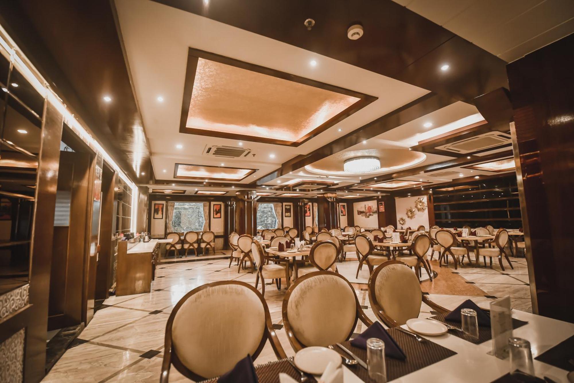 Konark Grand Hotel Mirzāpur Exterior foto