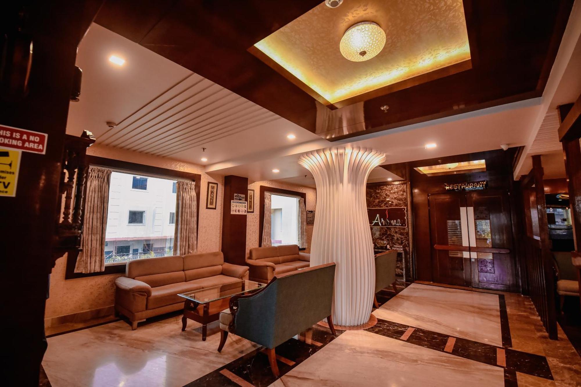 Konark Grand Hotel Mirzāpur Exterior foto