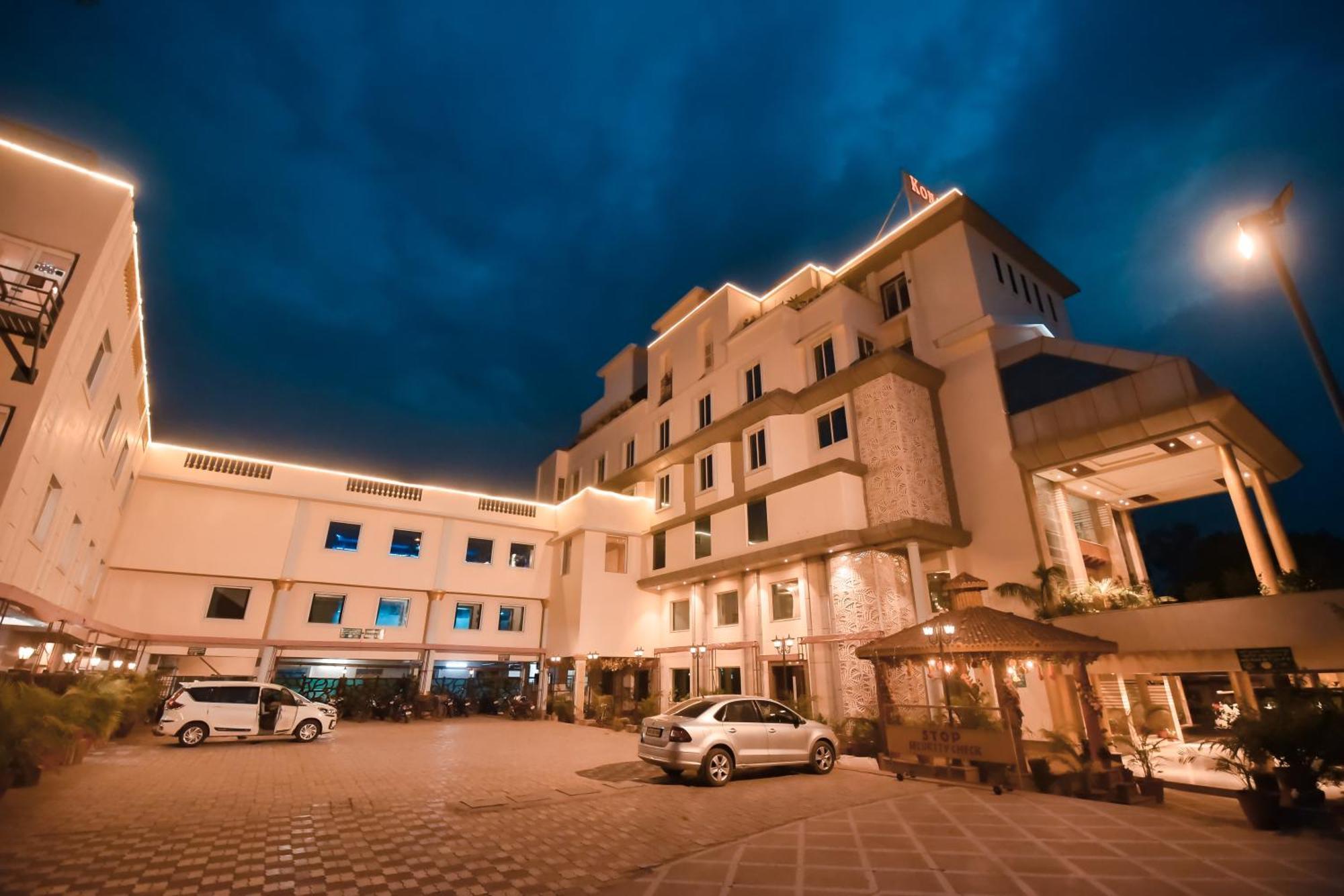 Konark Grand Hotel Mirzāpur Exterior foto