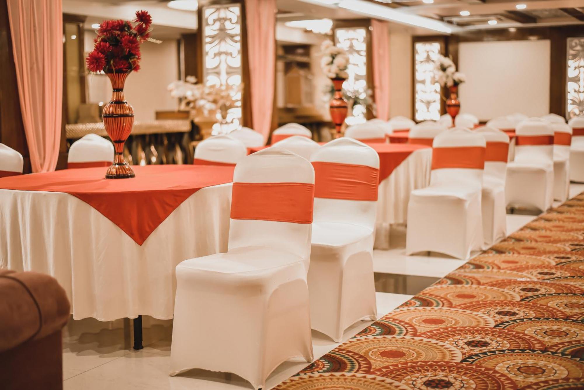 Konark Grand Hotel Mirzāpur Exterior foto