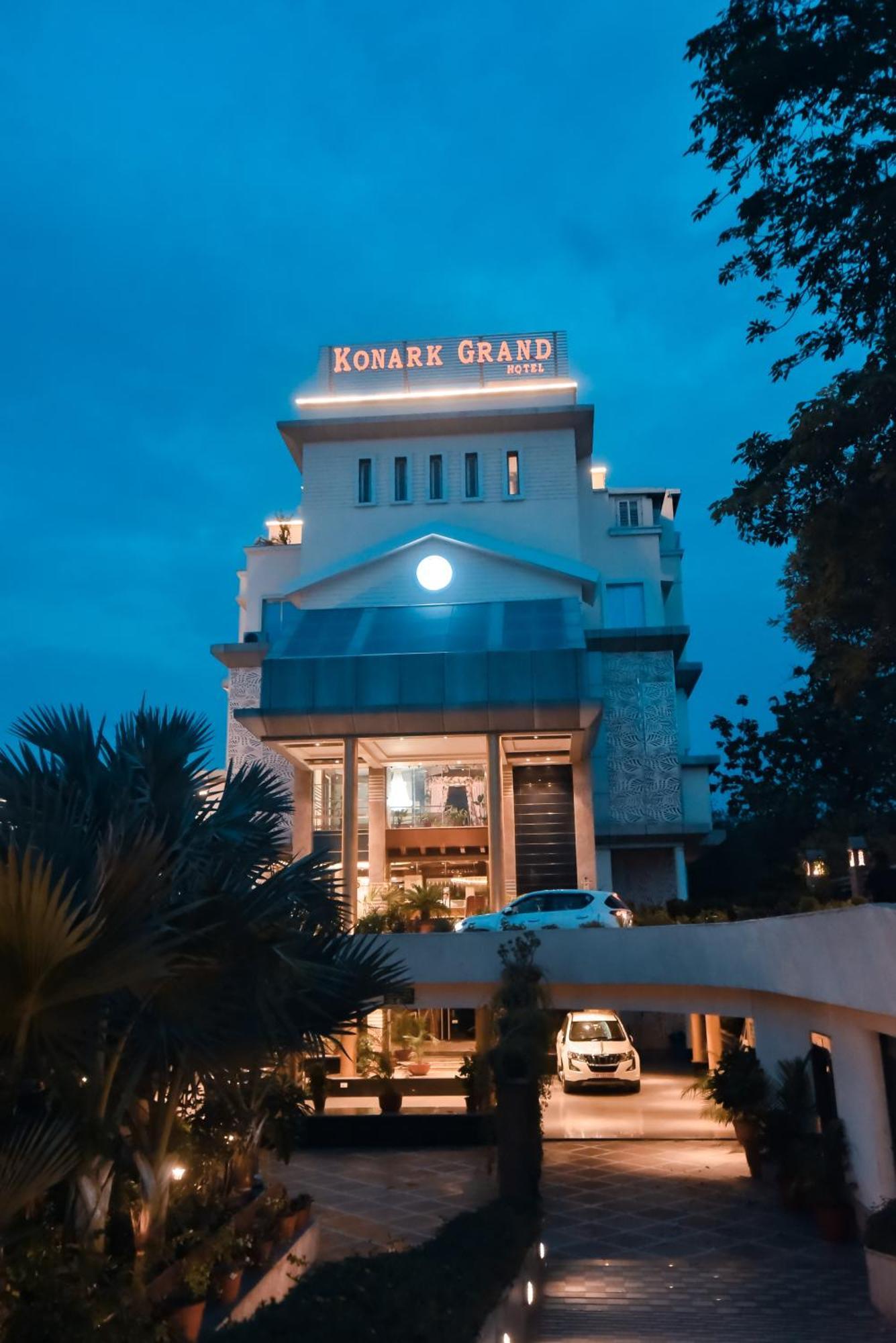Konark Grand Hotel Mirzāpur Exterior foto