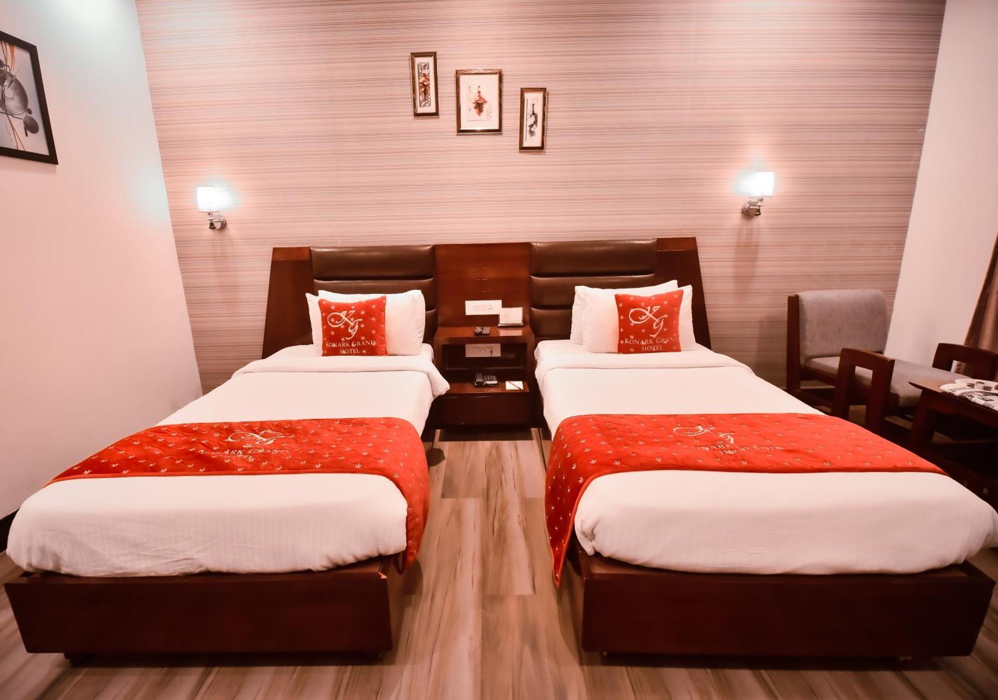Konark Grand Hotel Mirzāpur Exterior foto