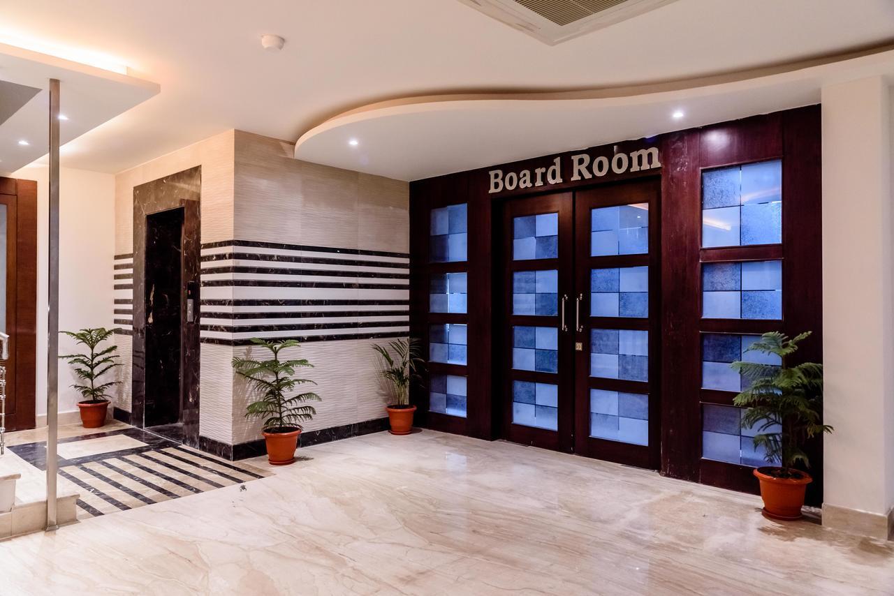 Konark Grand Hotel Mirzāpur Exterior foto